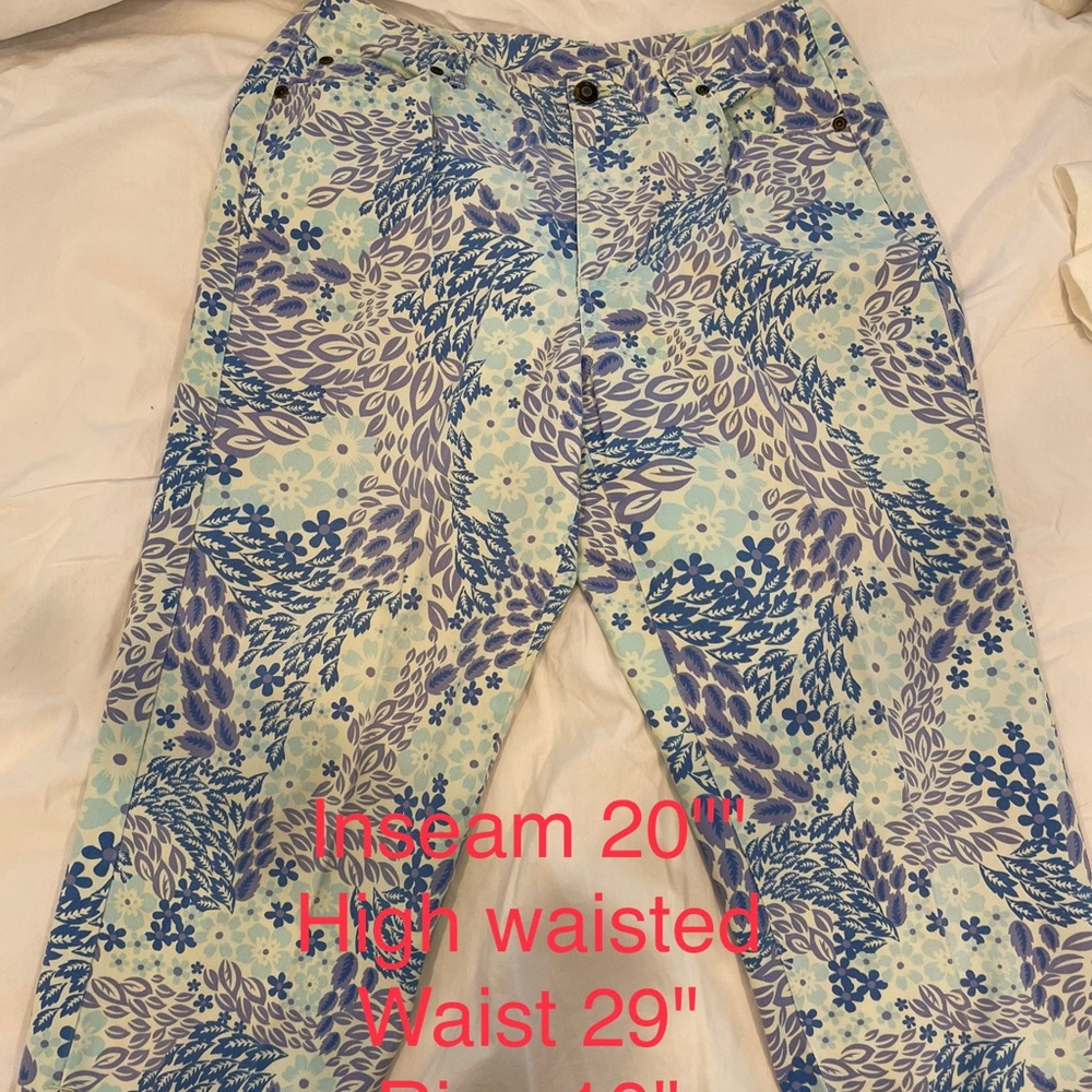 First Issue lightweight floral capris size 10